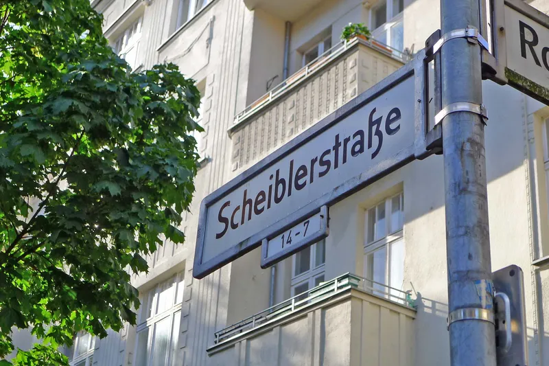 Altbauwohnung mit tollem Grundriss in der hübschen Scheiblerstraße/Renovierungsbedarf — photo 1